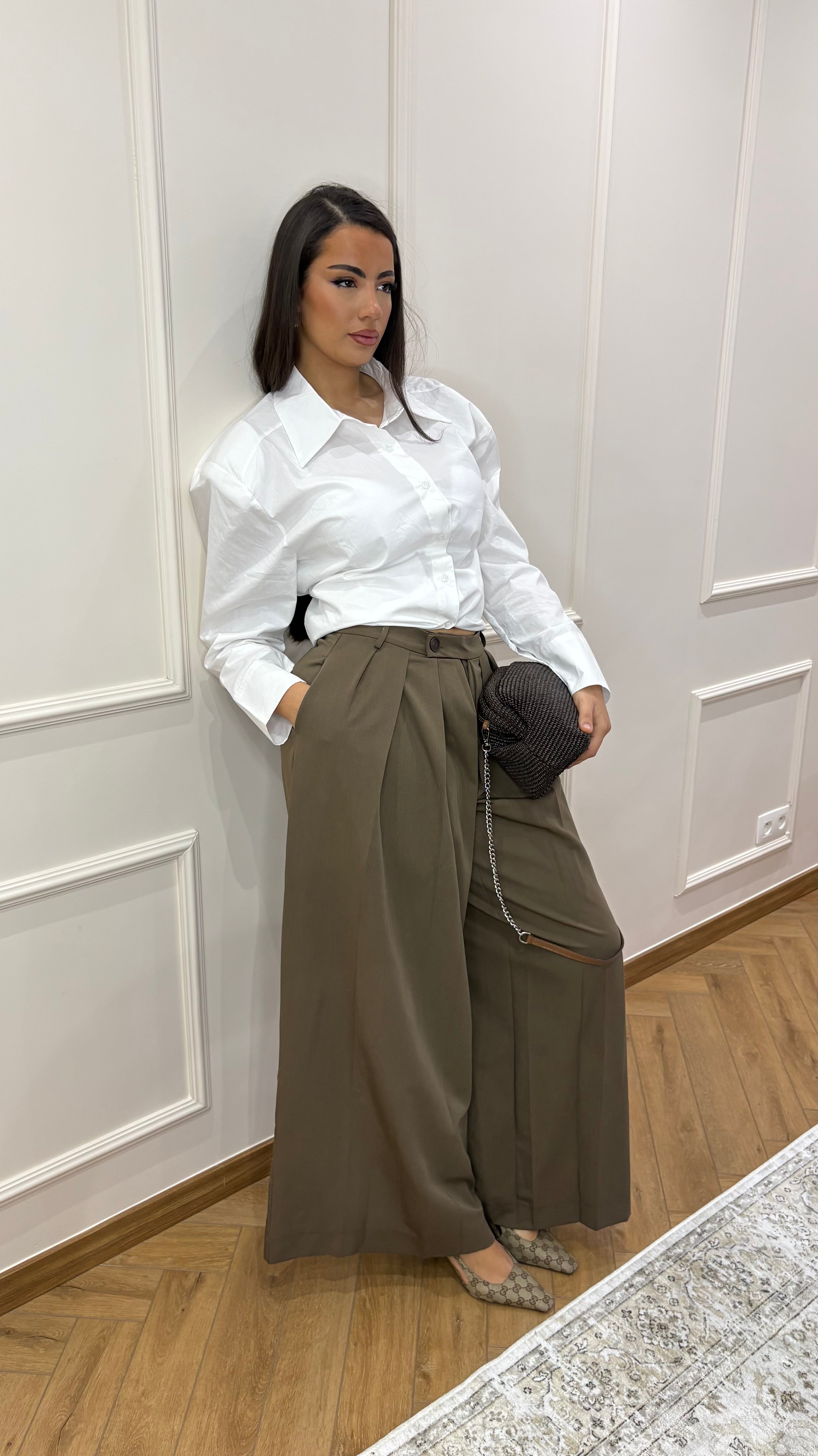 Chemise avec épaulette et corde pour tailler