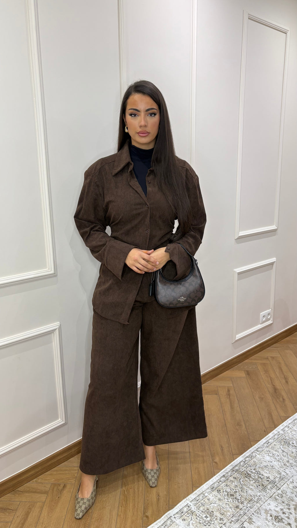 Chemise chocolat en dain avec corde pour ceinture