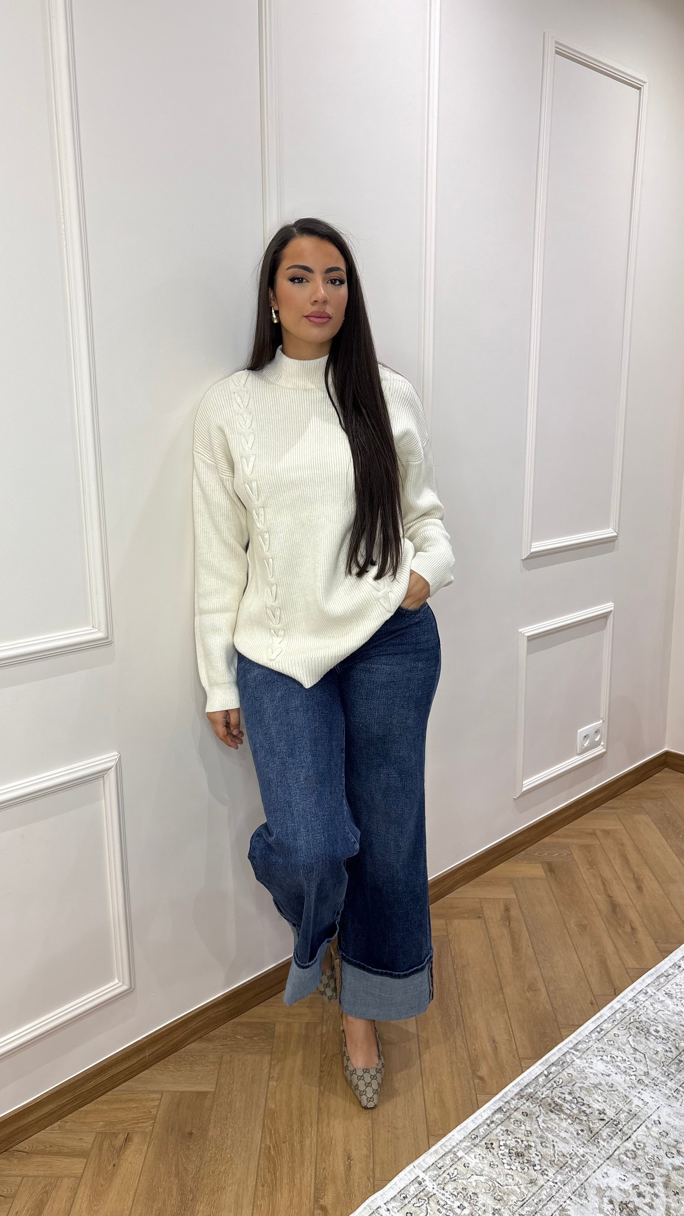 Pull col montant à motif « V »